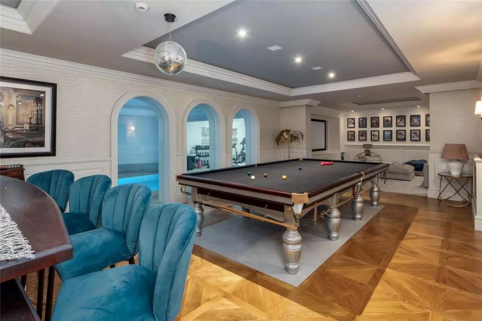 Games room with pool table and bar