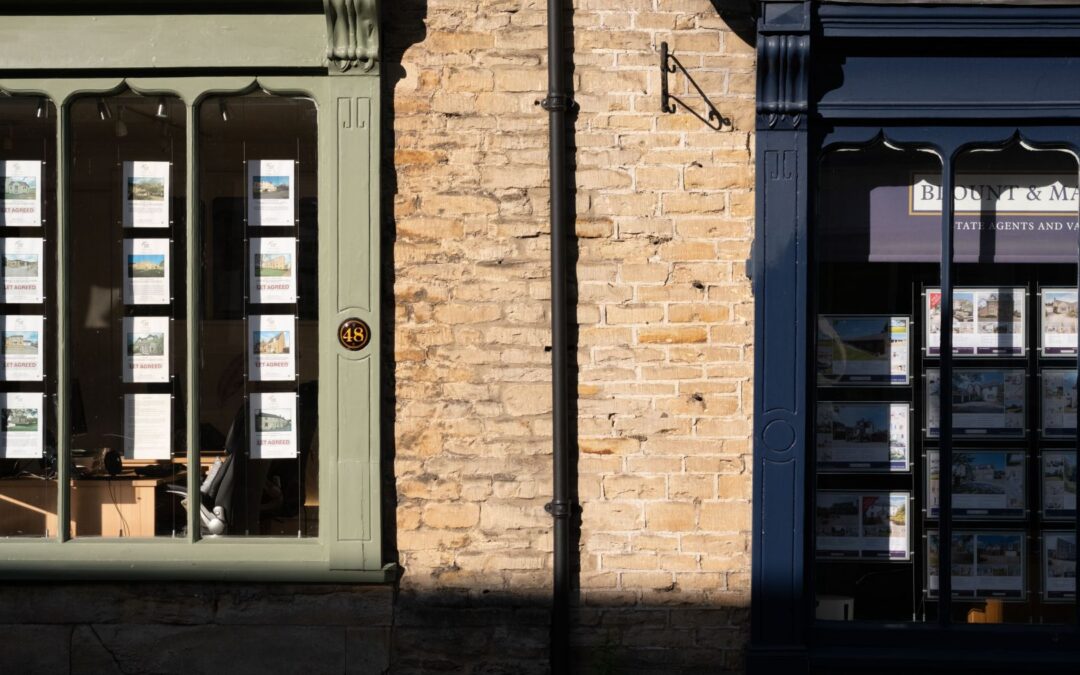 How to choose an estate agent: a complete guide for UK sellers